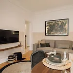 Meran - 3 Bedrooms And Terrace In Alvalade