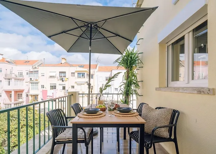 Meran - 3 Bedrooms And Terrace In Alvalade