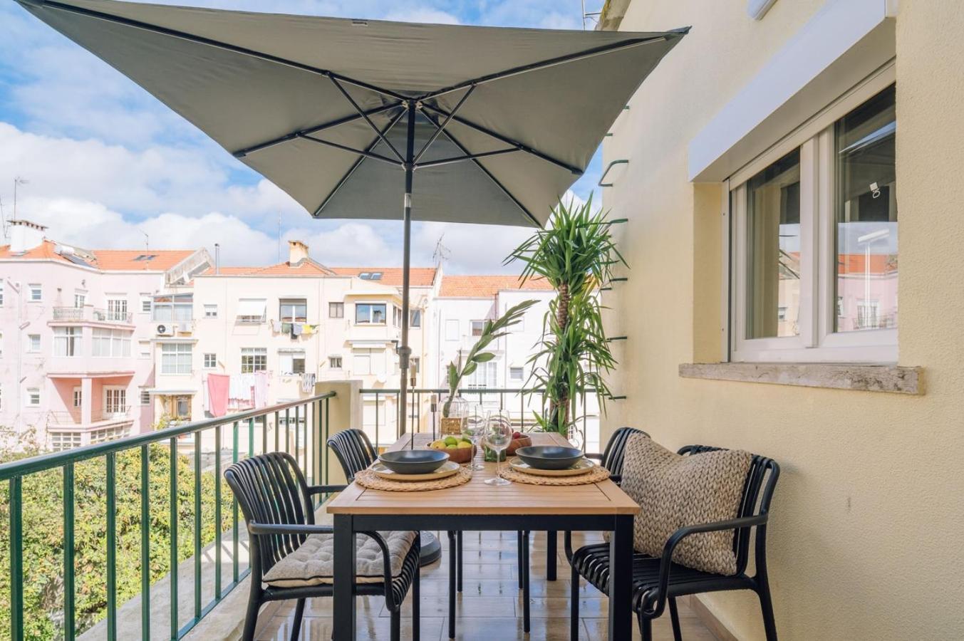 Meran - 3 Bedrooms And Terrace In Alvalade Apartment *